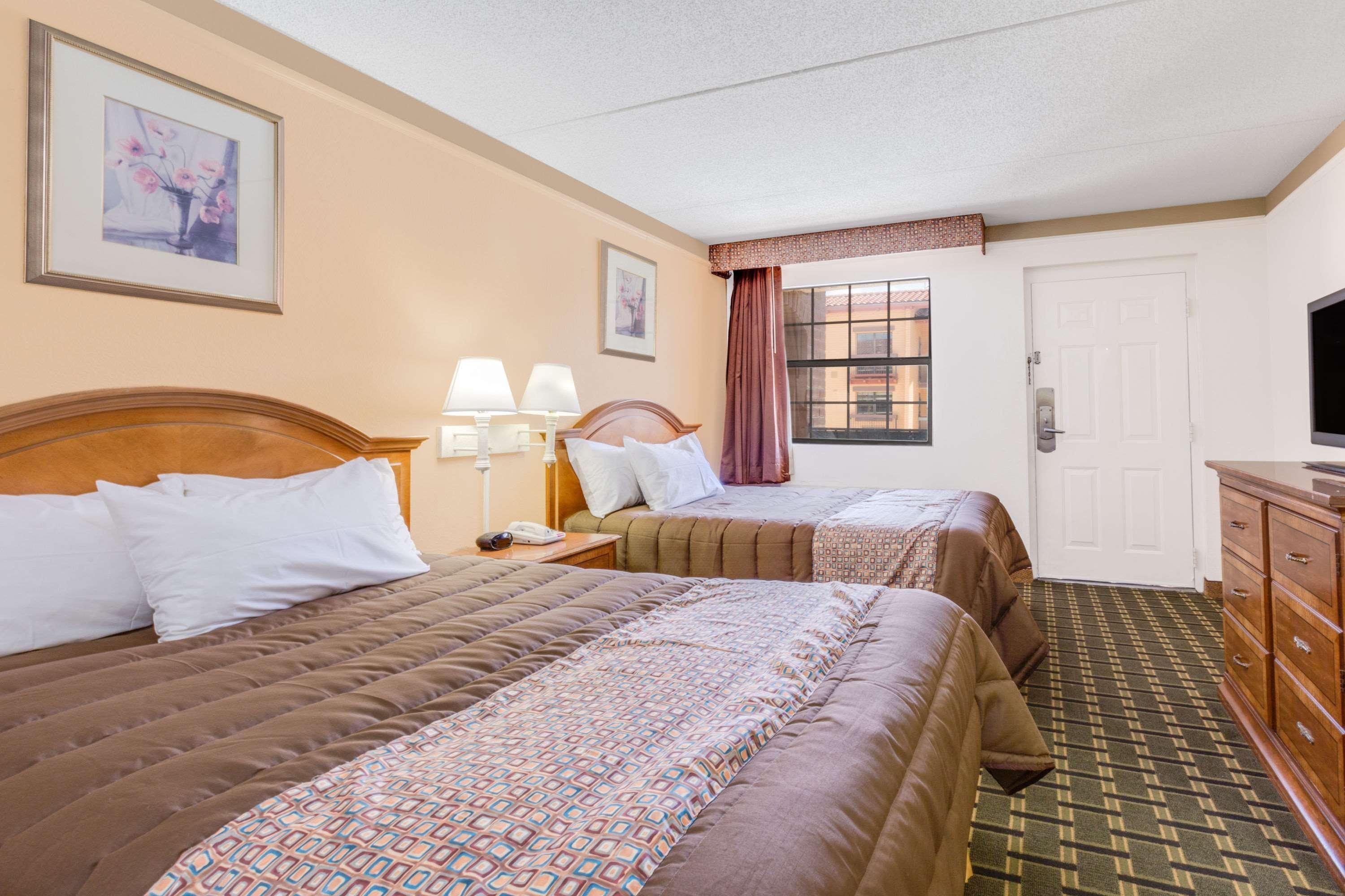 Days Inn By Wyndham Birmingham/West Buitenkant foto